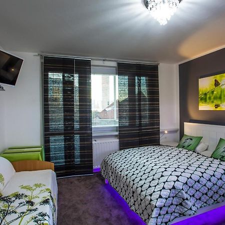 Studio Apartment Petrzalka Air-Conditioned 24H Check-In ブラチスラヴァ エクステリア 写真