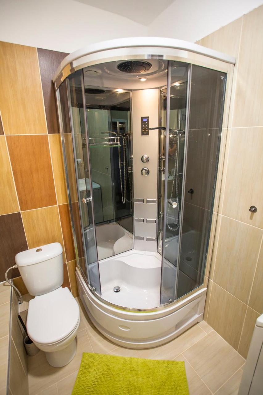 Studio Apartment Petrzalka Air-Conditioned 24H Check-In ブラチスラヴァ エクステリア 写真