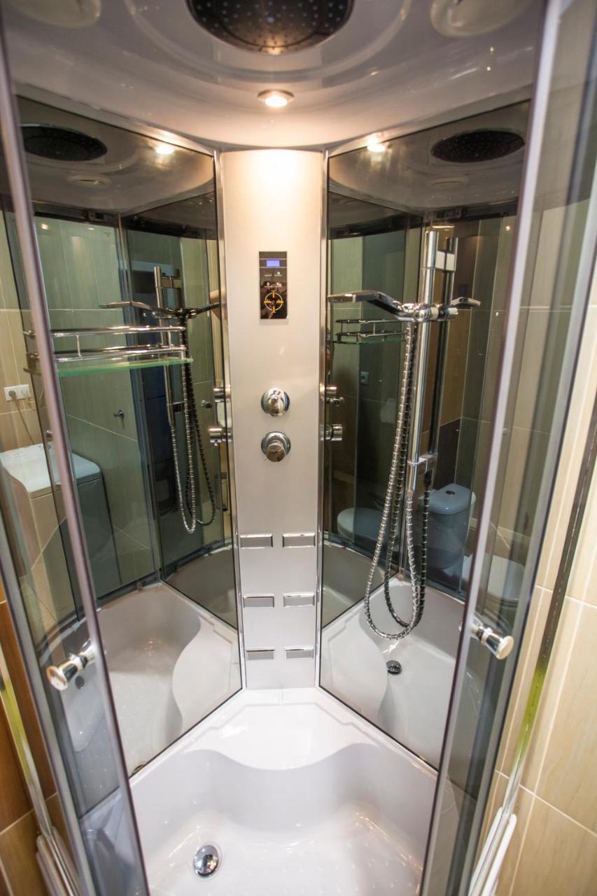 Studio Apartment Petrzalka Air-Conditioned 24H Check-In ブラチスラヴァ エクステリア 写真